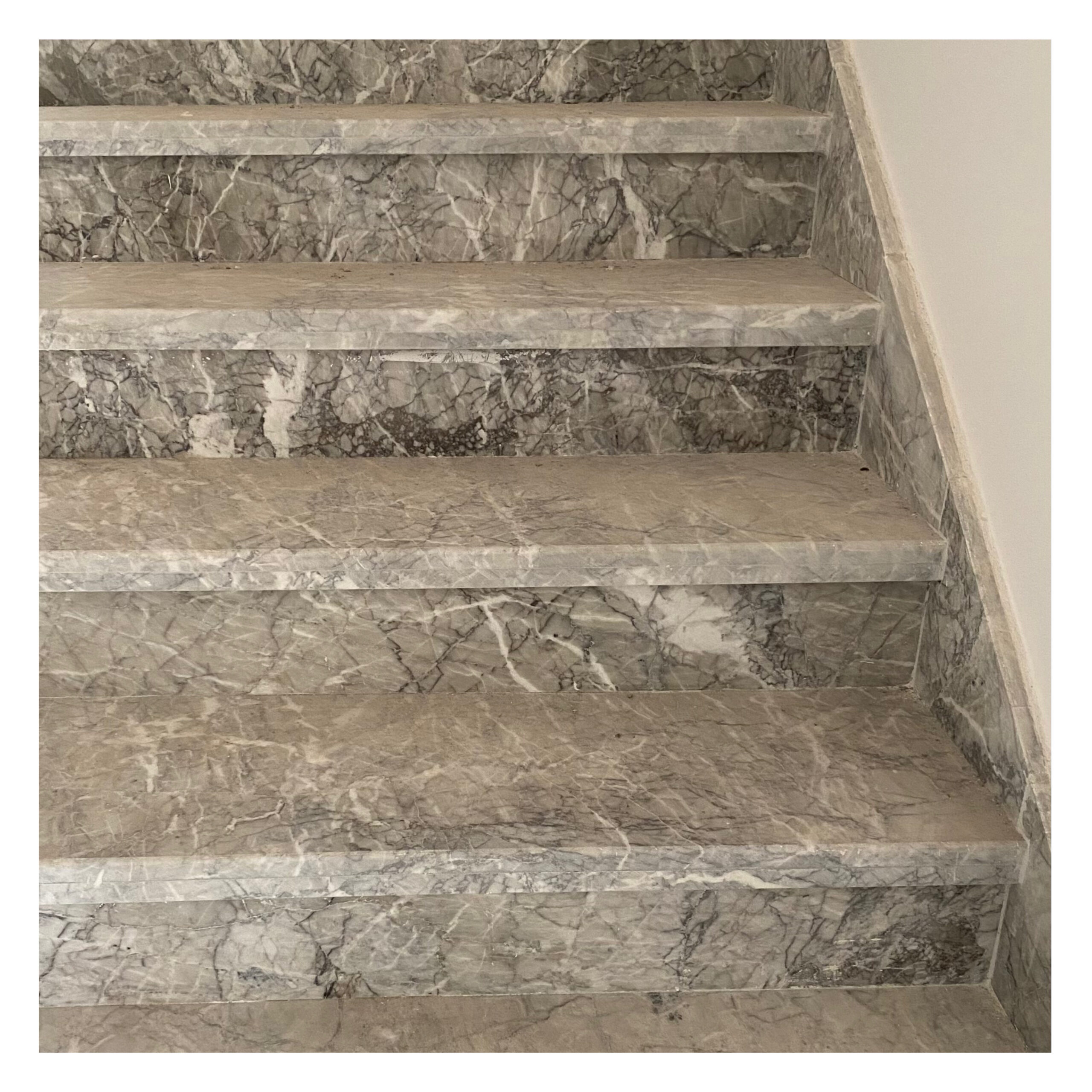 escalieir marbre gris tiflet